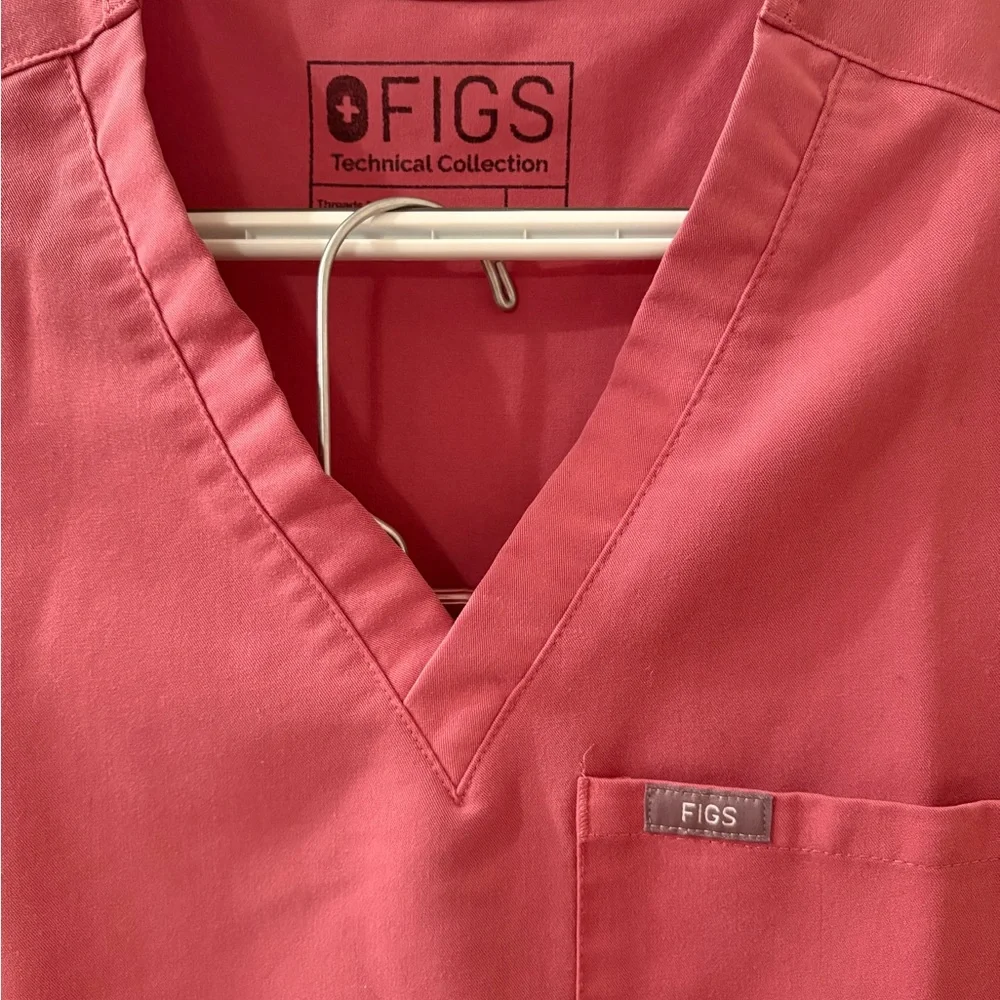 FIGS Rose Quartz Scrub Set - V-Neck Top & Jogger Pants